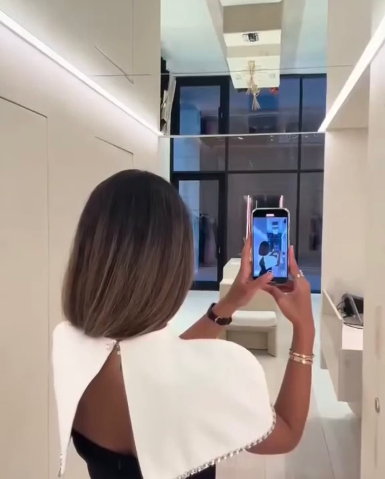 Black midi dress with white fluffy collar - Image 3