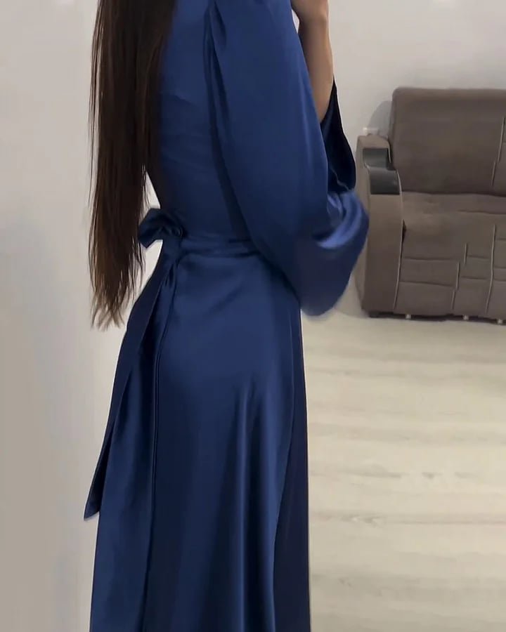 Long dress with a high neck and elegant bell sleeves - Image 5