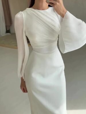 Long white dress with pleats on the chest and chiffon sleeves