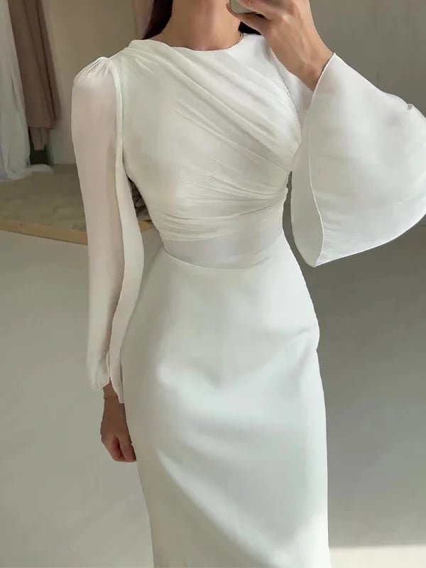 Long white dress with pleats on the chest and chiffon sleeves